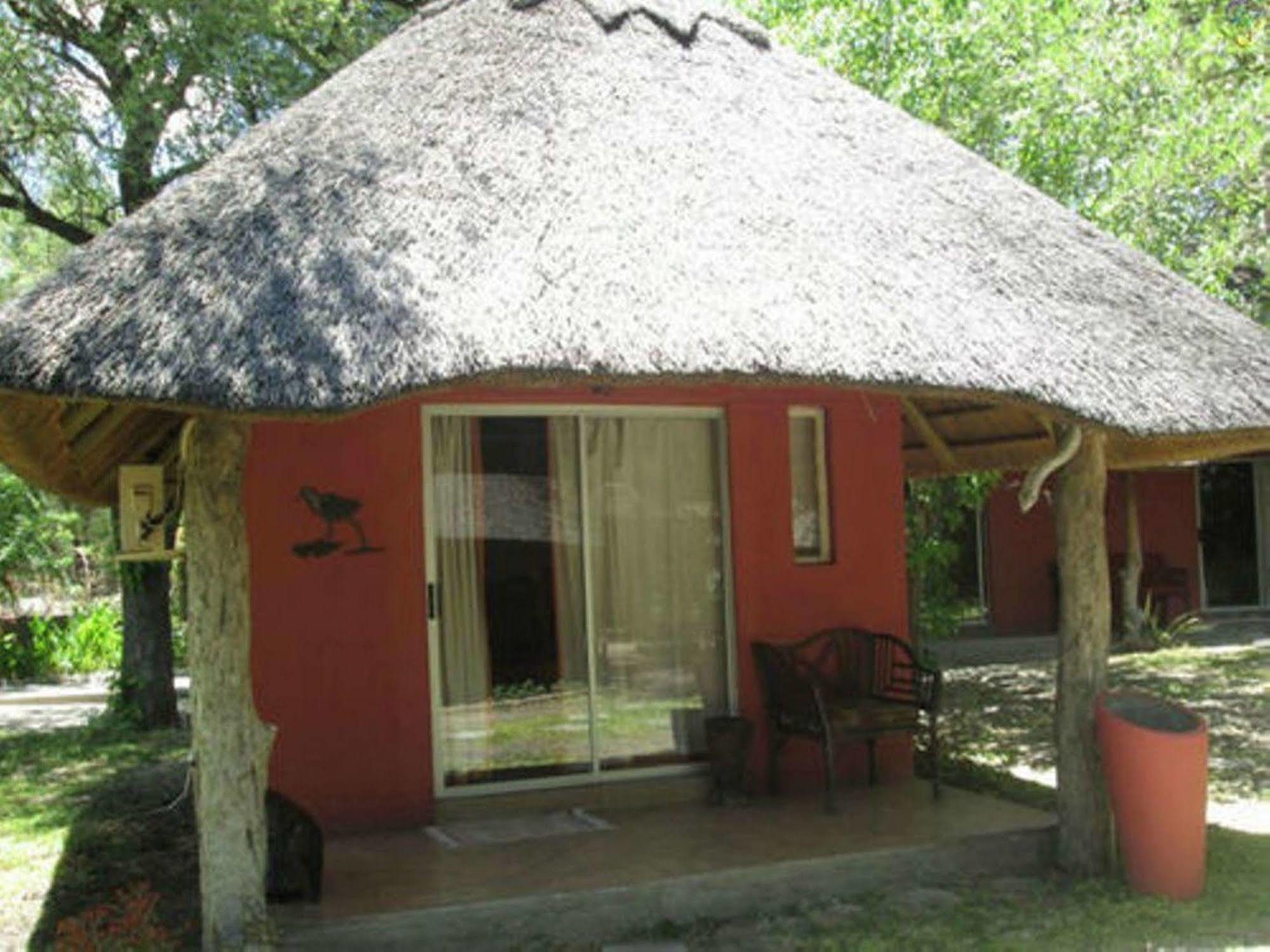Jump Street Chalets Maun Zewnętrze zdjęcie