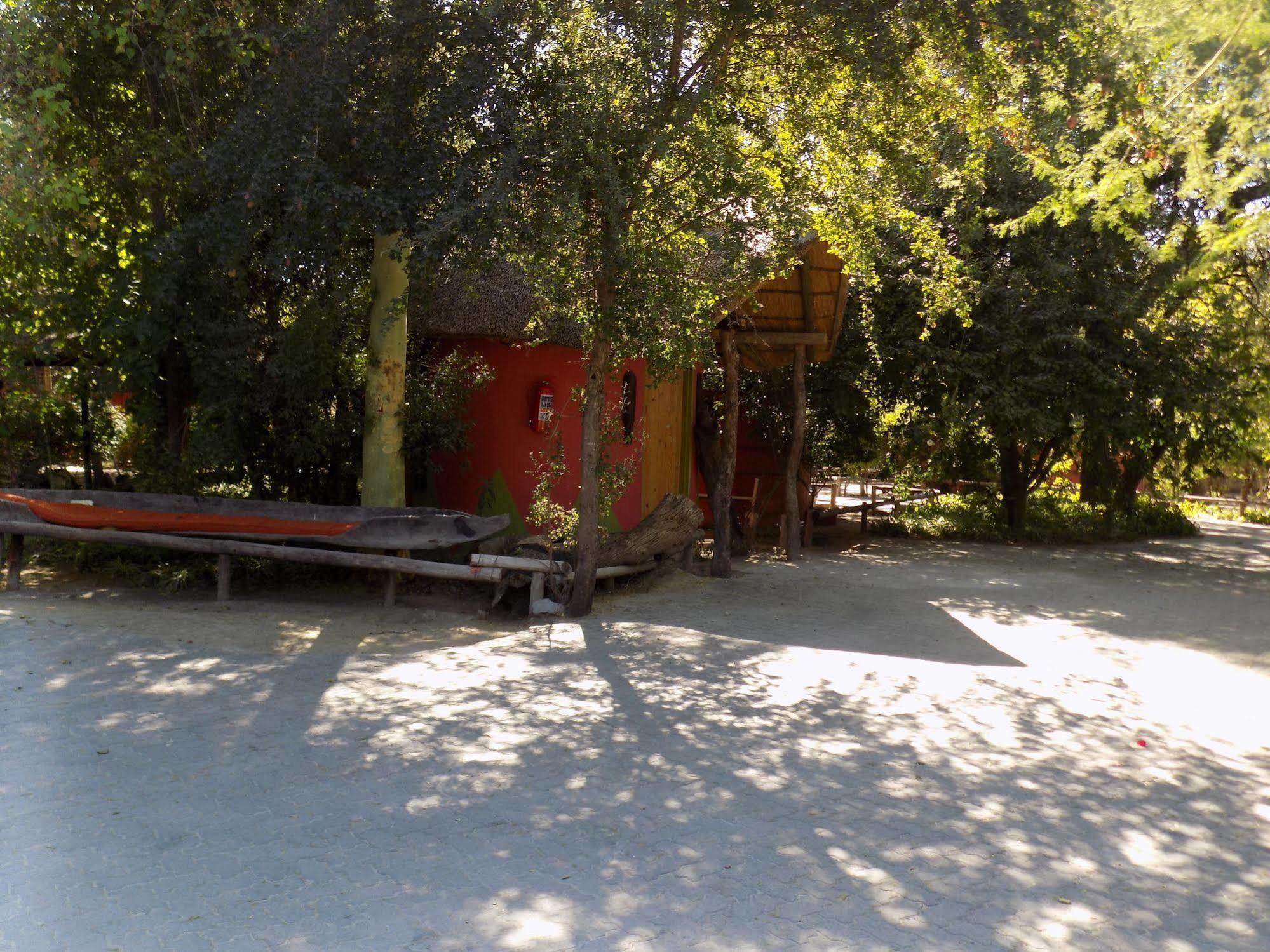 Jump Street Chalets Maun Zewnętrze zdjęcie
